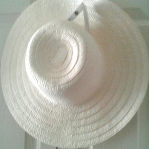 NWT Time & Tru Beach Hat  Sun Hat Time Tru White Beach Hat FINAL SALE